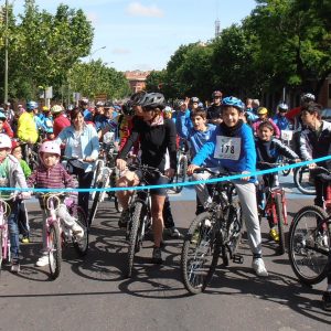 l próximo domingo 19 de octubre Toledo  celebra en el Parque Escolar su XIX Día de la Bicicleta y del Patín en Familia