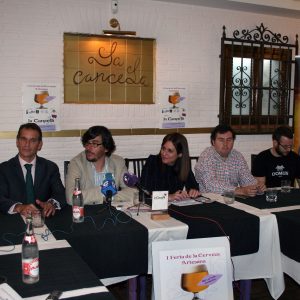 l Ayuntamiento muestra su apoyo a las marcas toledanas en la I Feria de la Cerveza Artesana del restaurante “La Cancela”