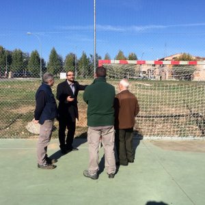 l Gobierno local cumple con el compromiso anunciado en la Junta de Distrito y mejora la pista polideportiva de Azucaica
