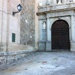 l Ayuntamiento adecenta la entrada de San Pedro Mártir con la eliminación de maleza y el arreglo del pavimento
