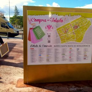 l Ayuntamiento instala los directorios comerciales de apoyo al pequeño comercio