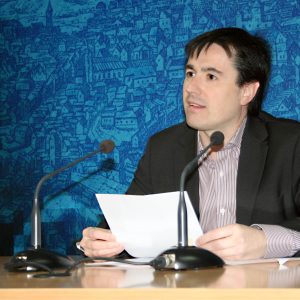 l Gobierno local responde a las inquietudes de los vecinos y regulariza la gestión e instalación de los contendores de ropa