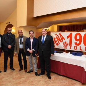 l alcalde acompaña a la peña atlética en su tradicional cena de temporada