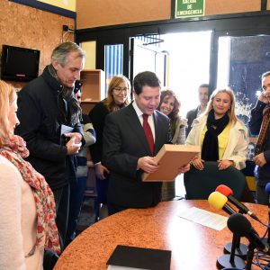 l alcalde de Toledo reconoce la trayectoria de Onda Polígono en el treinta aniversario del nacimiento de la asociación