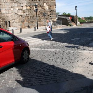 oledo cuenta con dos nuevos pasos de cebra con balizamiento luminoso para mejorar la seguridad vial de los peatones