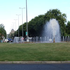 as principales fuentes ornamentales de la ciudad vuelven a estar activas a diario durante los meses de verano