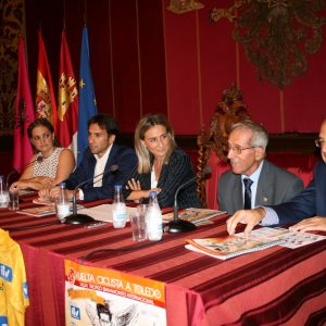 a alcaldesa anuncia que el Ayuntamiento trabajará para traer el Museo de Bahamontes a Toledo