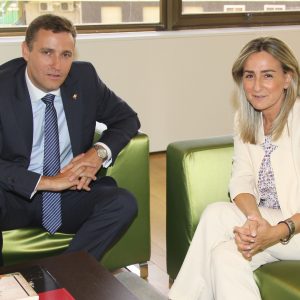 a alcaldesa mantiene el primer encuentro institucional con el director general de Caja Rural Castilla-La Mancha