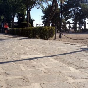 l Consistorio continúa en su estrategia de mejora de los espacios urbanos con el arreglo de las aceras de Sisebuto