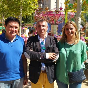 iembros del equipo de Gobierno municipal asisten a las fiestas populares del barrio de Buenavista