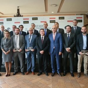 a alcaldesa destaca “el esfuerzo y la dedicación” de los empresarios galardonados por “Actualidad Económica”
