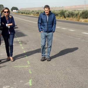 a alcaldesa de Toledo visita La Bastida y se reúne con los representantes de su asociación de vecinos