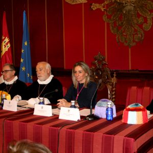 a alcaldesa preside el acto de apertura del curso 2015-2016 de la Cofradía Internacional de Investigadores