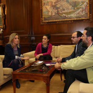 a alcaldesa de Toledo se reúne con responsables del Partido Castellano (PCAS) para tratar asuntos de interés para la ciudad