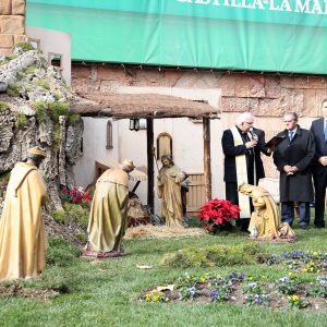 a alcaldesa felicita a Caja Rural por un Belén que es “un aliciente” en Navidad y que impulsa el comercio en la zona