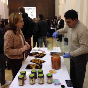 ás de 200 personas participan la degustación de la DO La Mancha celebrada este domingo en San Marcos