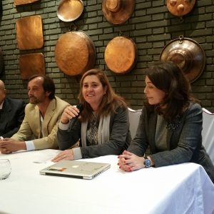 edio centenar de personas asisten a la primera charla del Ciclo de Conferencias Gastronómicas ”Con Sabor a Toledo”