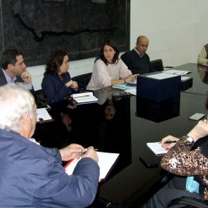 l equipo de Gobierno recibe las aportaciones de los vecinos en el foro abierto sobre los planes de abastecimiento y alcantarillado
