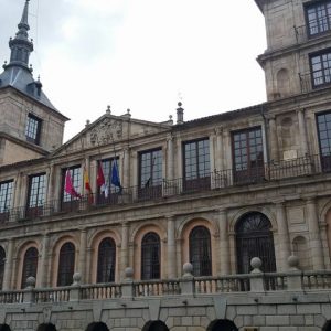 onsistorio iza banderas a media asta y convoca a la ciudadanía a una concentración de repulsa por los atentados de Bruselas