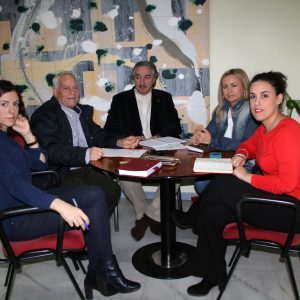 yuntamiento y asociaciones de vecinos estudian mejoras en todos los barrios a través del Plan Extraordinario de Empleo
