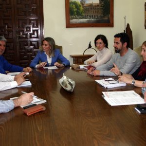 yuntamiento y vecinos aunarán esfuerzos y voluntades para ofrecer una solución a los restos de amianto del Polígono