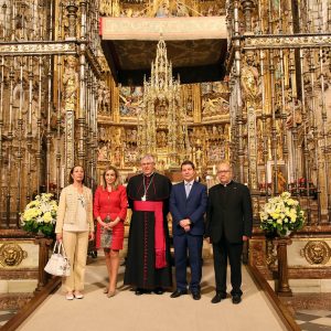 a alcaldesa afirma que, tras su restauración, la Custodia de Arfe “brillará más que nunca” en la procesión de este jueves