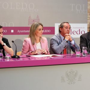 a alcaldesa firma con los agentes sociales el Acuerdo por el Empleo de Toledo y anuncia una Oficina para captar inversiones