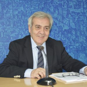l Gobierno Municipal entrega a los partidos políticos las bases del concurso del servicio de autobuses urbanos de la ciudad