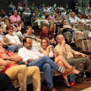 a alcaldesa asiste a la fiesta de ‘fin de curso’ del Centro de Mayores de Santa María de Benquerencia