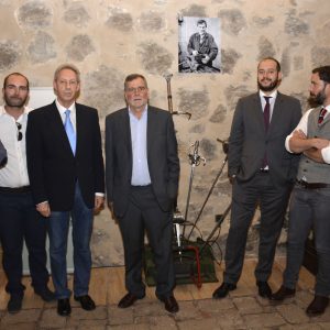 l Puente de San Martín acoge una nueva exposición del ciclo “Artesanía toledana”, dedicada a la espadería