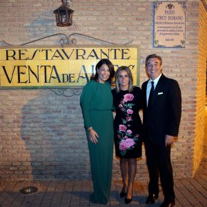 a alcaldesa, en el 125 aniversario de Venta de Aires, reconocido por el Ayuntamiento con la dedicatoria del paseo Circo Romano