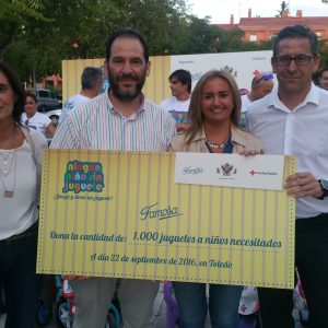 ás de 250 niños participan en la jornada ‘Ningún niño sin juguete’ organizada por Famosa y el Ayuntamiento en beneficio de Cruz Roja