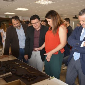l Gobierno local valora los proyectos urbanos de futuro realizados por alumnos de la Escuela de Arquitectura