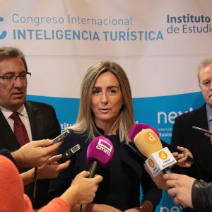 a alcaldesa pide a los responsables políticos que hablan del Tajo “que dejen su obsesión dañina contra Toledo”