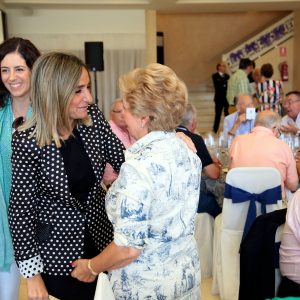 a alcaldesa asiste a la comida anual de la Asociación de Pensionistas y Tercera Edad (Asvat) con más de 200 personas