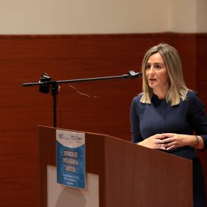 a alcaldesa incide en la necesidad de impulsar el turismo a través de nuevas tecnologías que permitan modernizar el sector
