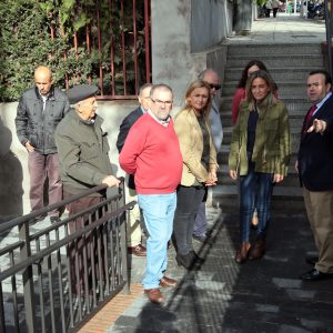 a alcaldesa visita la nueva rampa que comunica dos zonas de San Antón y da respuesta a una “demanda histórica” en el barrio