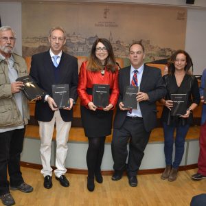 poyo municipal en la presentación de las obras completas del poeta Juan Antonio Villacañas, Hijo Predilecto de Toledo