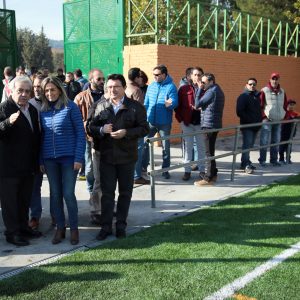 a alcaldesa inaugura un renovado Campo de Fútbol del Arroyo y da cumplimiento a otro compromiso más con la ciudadanía