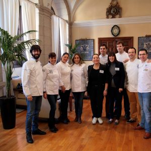 ilagros Tolón recibe a representantes de la asociación Europea de Jóvenes Restauradores, que celebran en Toledo su asamblea