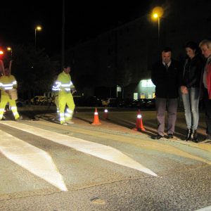 l Ayuntamiento acomete el repintado de más de 200 pasos de peatones en el Polígono para aumentar la seguridad vial