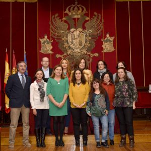 l Ayuntamiento ofrece rutas guiadas gratuitas por las murallas y el Consistorio con alumnas del Taller de Empleo de turismo