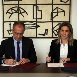 l Ayuntamiento firma con Soliss un convenio para la colocación de desfibriladores en instalaciones deportivas de la ciudad