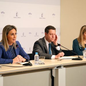 a alcaldesa destaca la atención de las administraciones a jóvenes y familias numerosas en la entrega de 49 viviendas