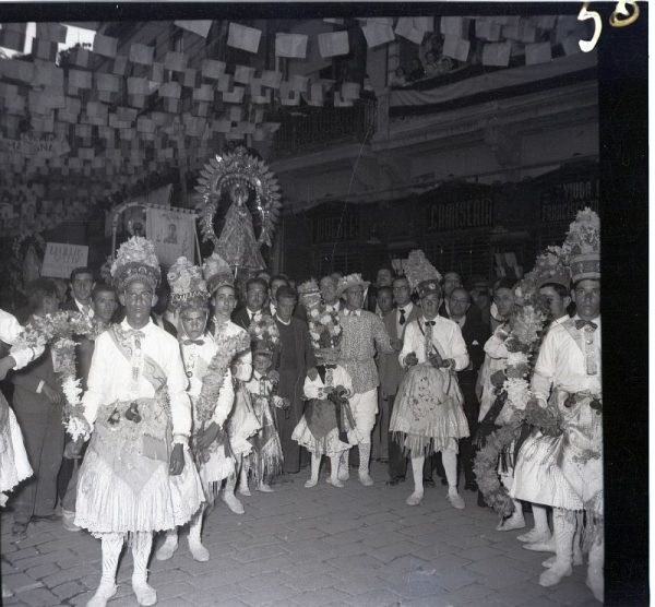 050 - MÉNTRIDA - Nuestra Señora de la Natividad y danzantes