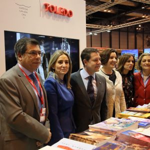 a alcaldesa asiste a la inauguración de FITUR para promocionar la oferta turística de la ciudad bajo el eslogan #toledoenamora