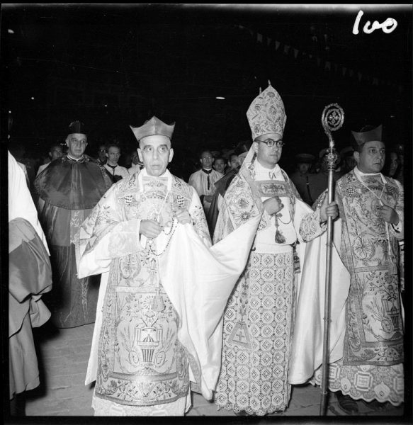 100 - Obispo auxiliar y los canónigos La Fuente y Rivera