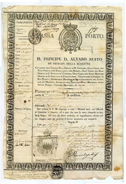 ITALIA Pasaporte dado en Nápoles por el Reino de las dos Sicilias a un ciudadano italiano Año 1822 Hoja 1 anverso