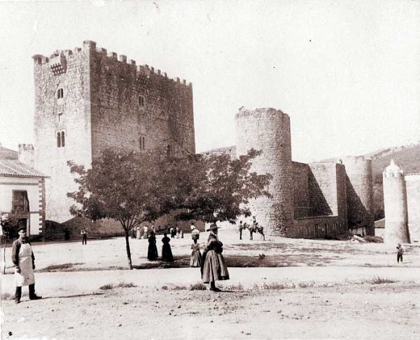 Arenas de San Pedro - Ávila - Vista exterior del castillo de la Triste Condesa o castillo del Condestable Dávalos_CA-1855-PA