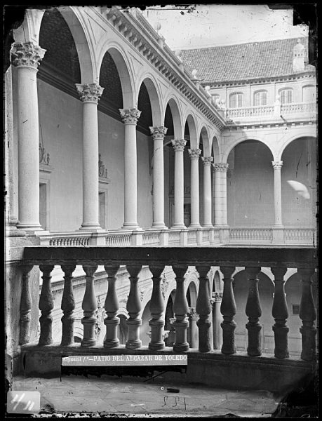 CA-0010-VI_Alcázar-Patio y galería alta